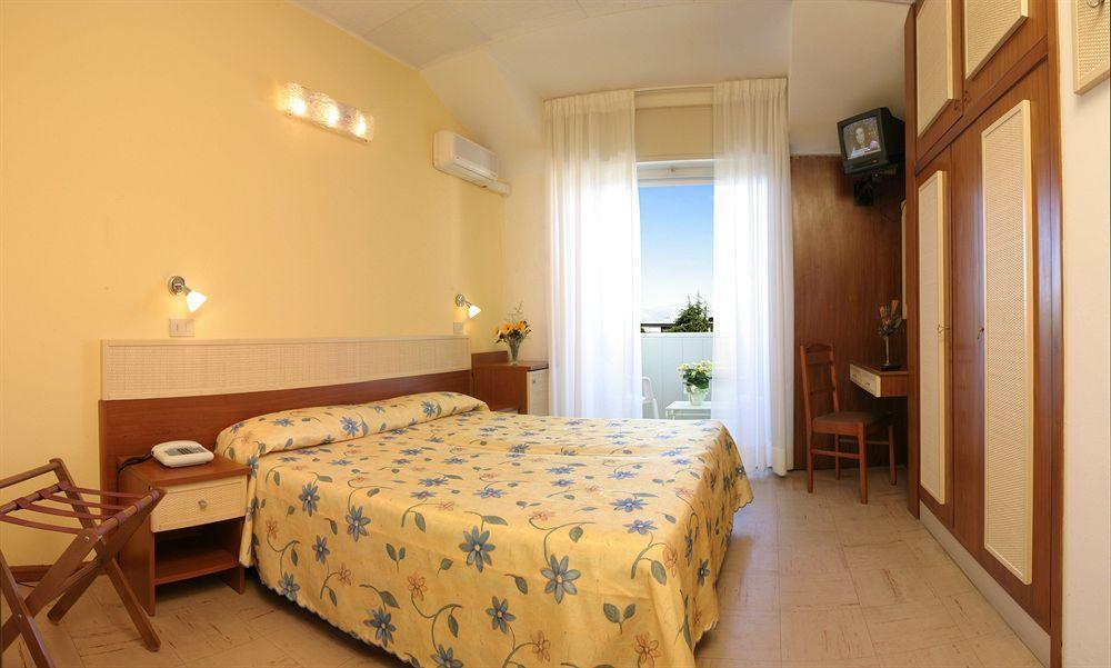 Aparthotel Touring Градо Экстерьер фото