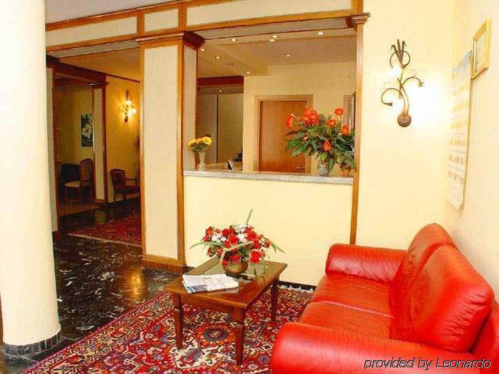 Aparthotel Touring Градо Интерьер фото