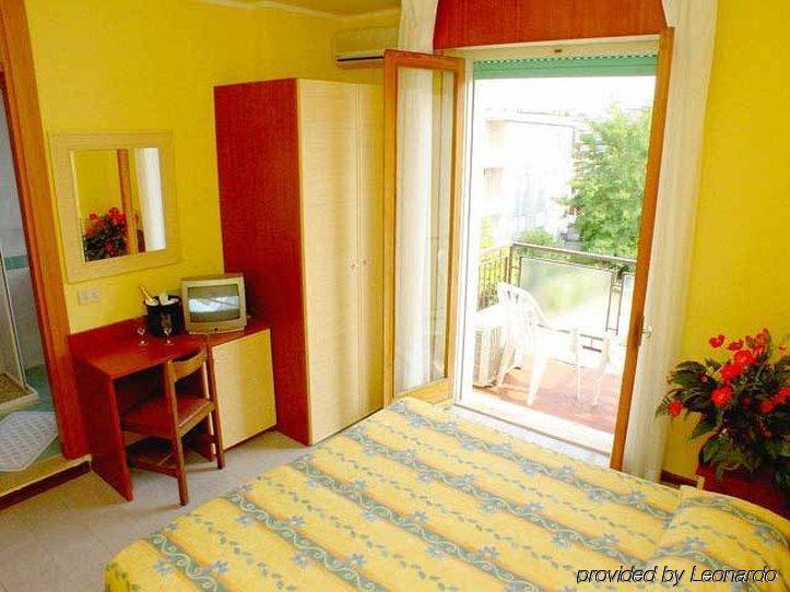 Aparthotel Touring Градо Номер фото