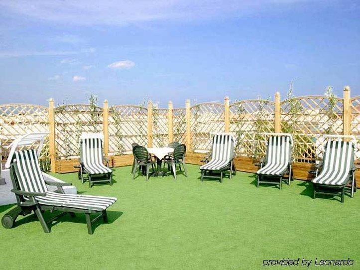 Aparthotel Touring Градо Удобства фото