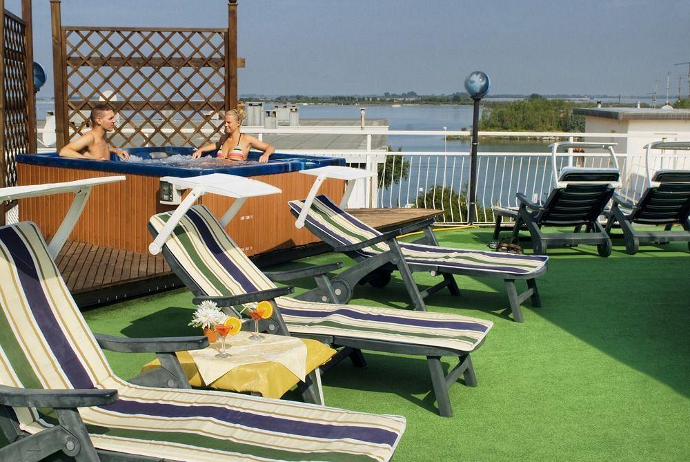 Aparthotel Touring Градо Экстерьер фото