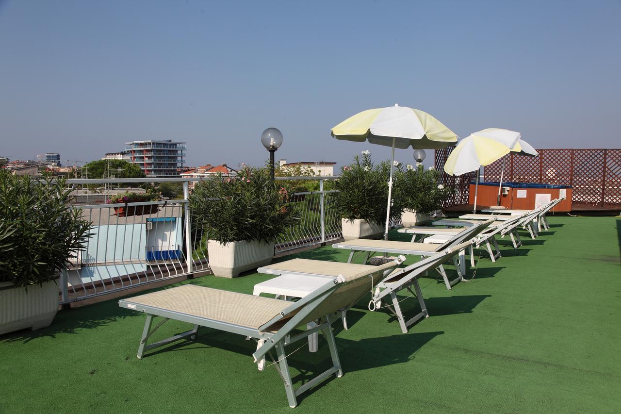 Aparthotel Touring Градо Экстерьер фото