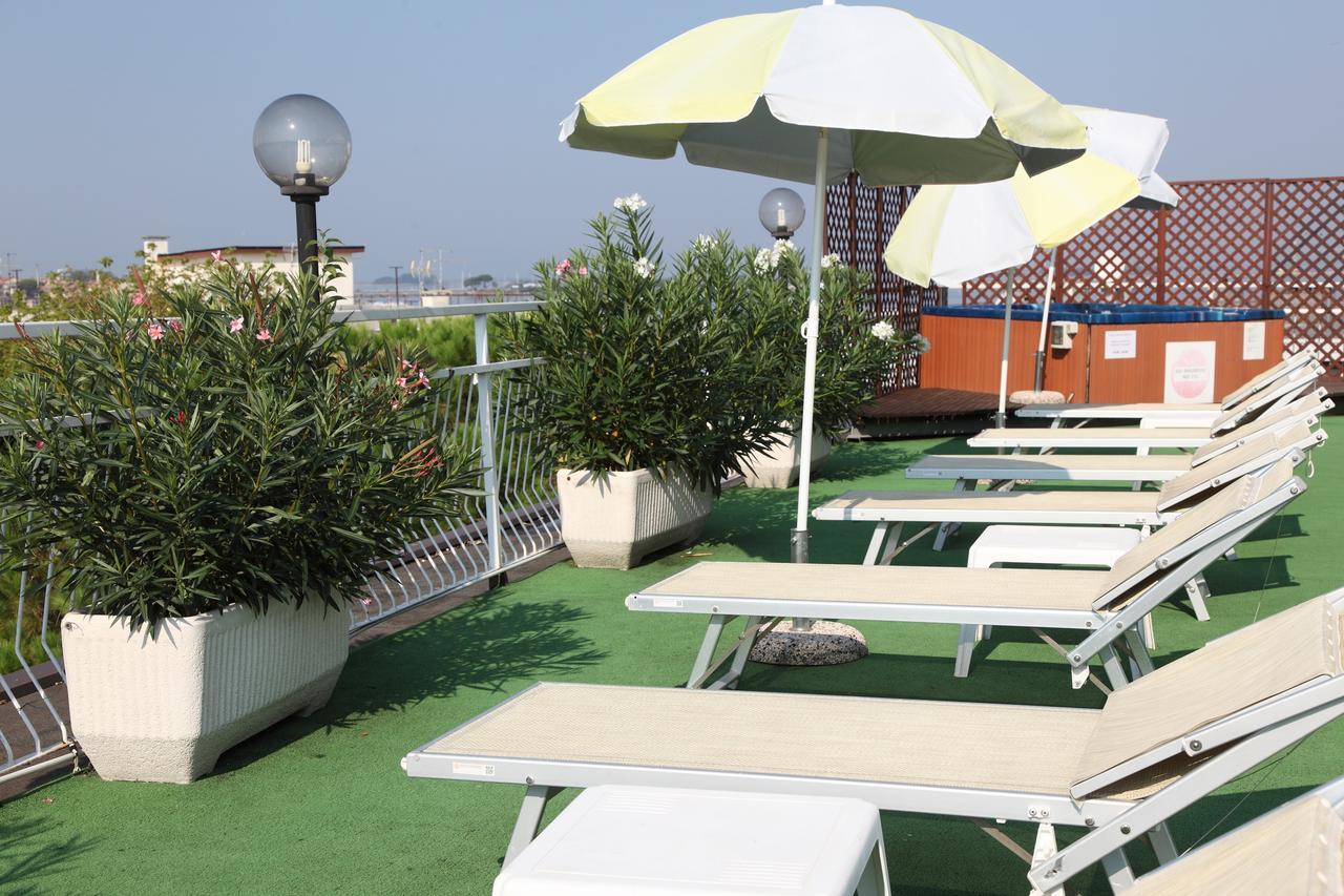 Aparthotel Touring Градо Экстерьер фото