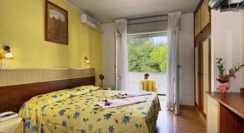 Aparthotel Touring Градо Экстерьер фото