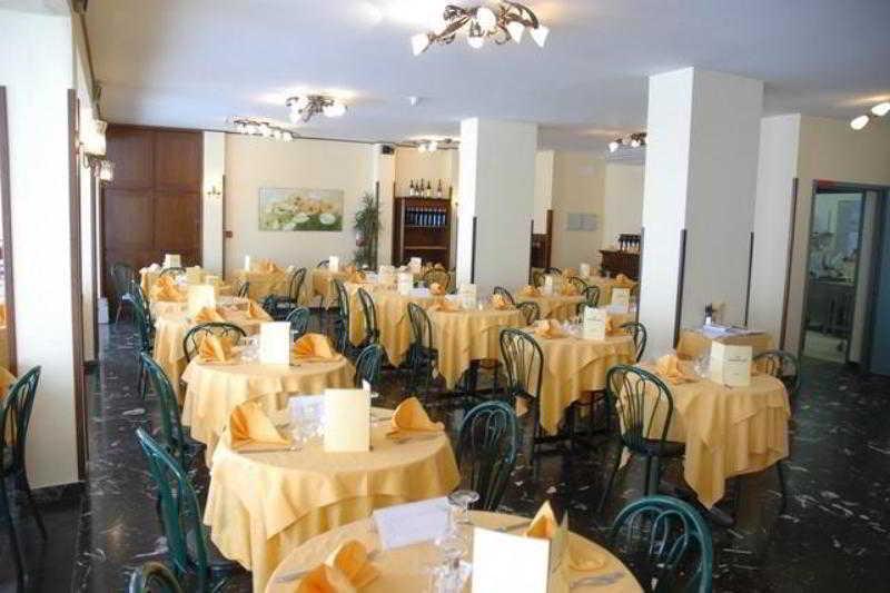 Aparthotel Touring Градо Экстерьер фото