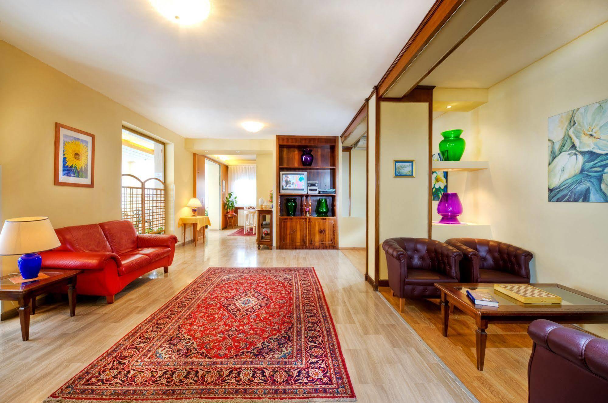 Aparthotel Touring Градо Экстерьер фото