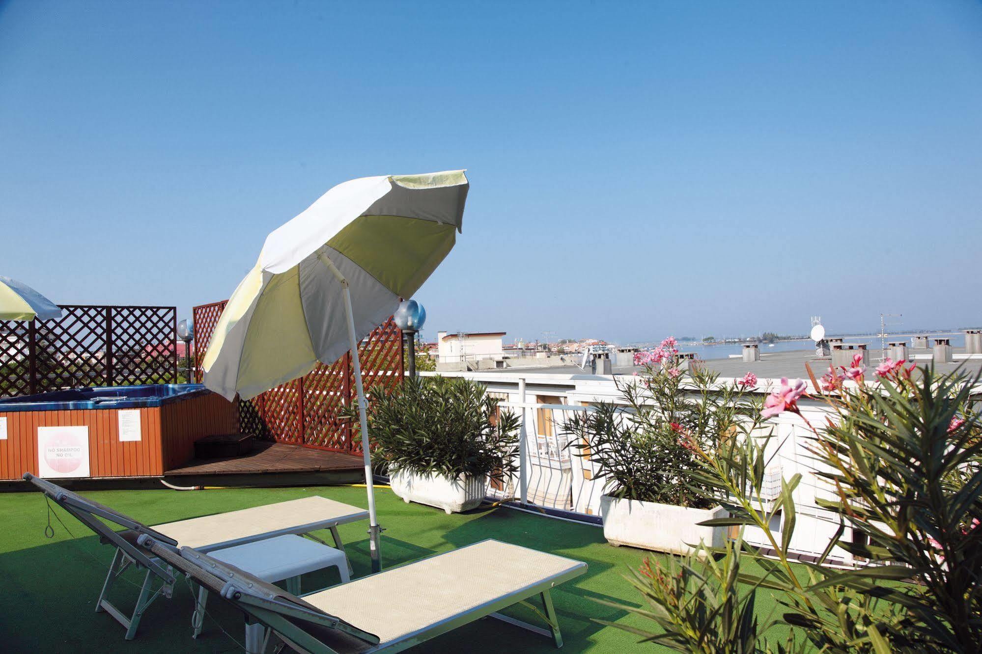 Aparthotel Touring Градо Экстерьер фото